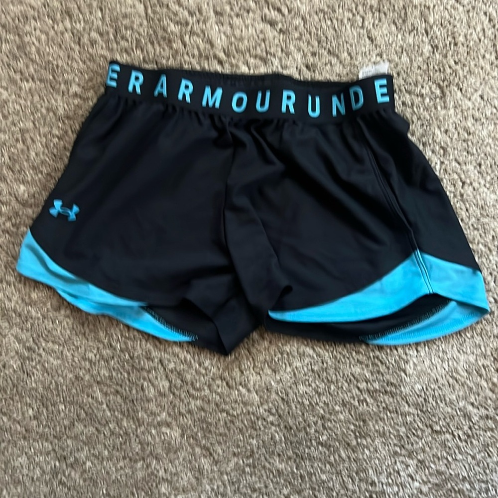 Under Armour short